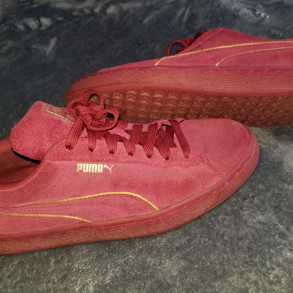 Puma suedes w box